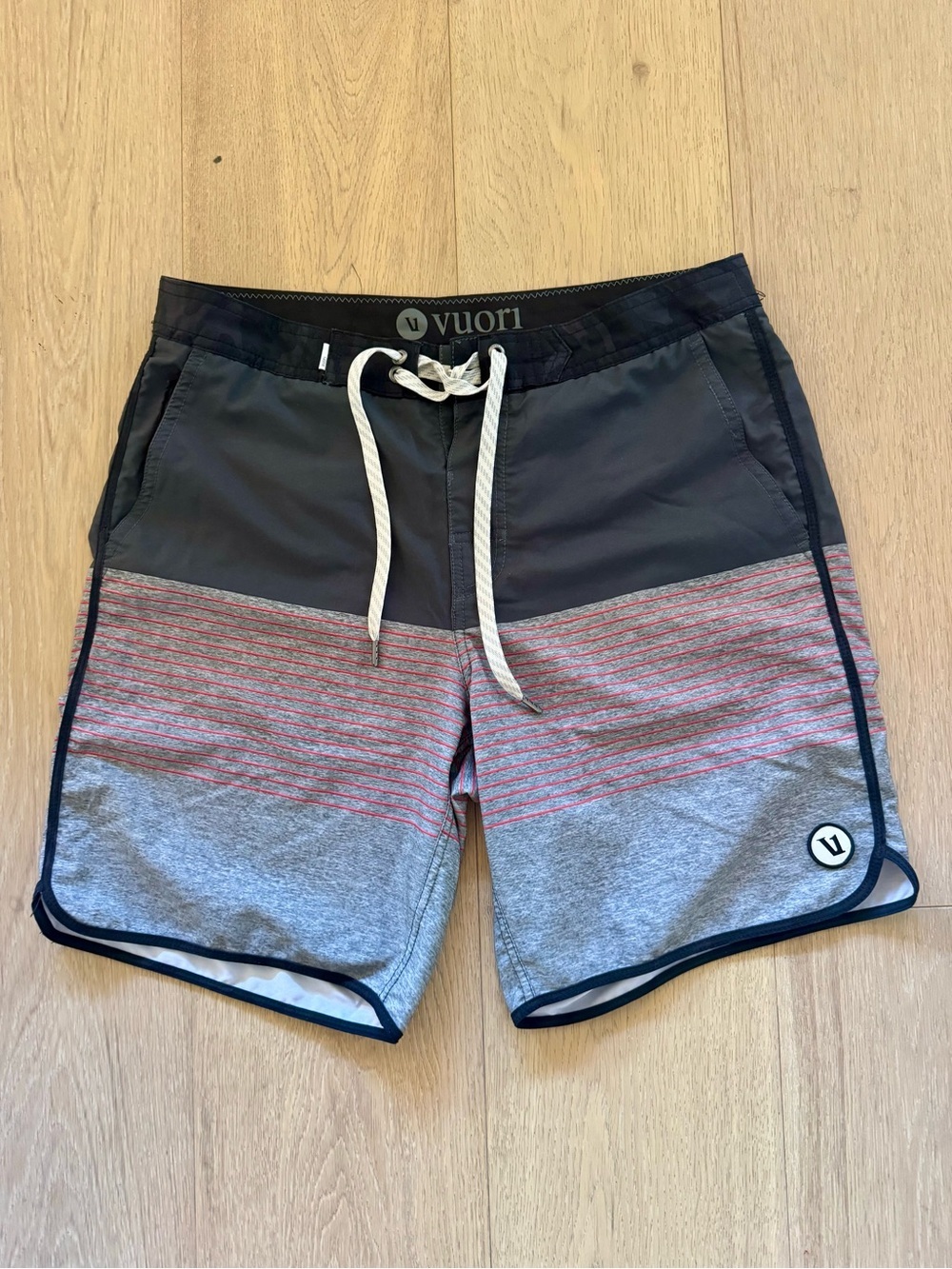 Vuori Cruise V314 Board Shorts Performance 4 Way Stretch Red and Gray Striped - Picture 2 of 5